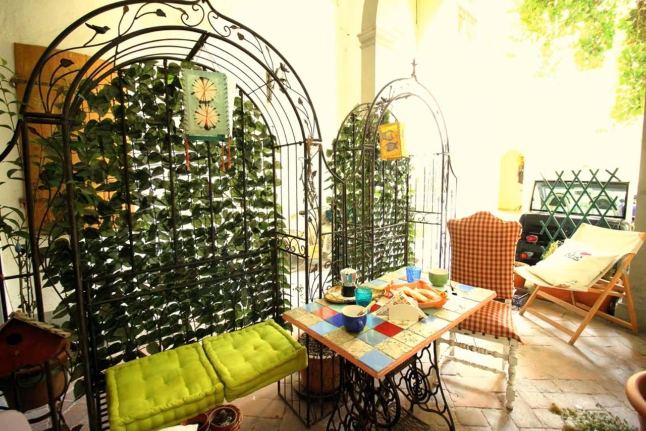 Hand Decorated House With Court Florenz Exterior foto