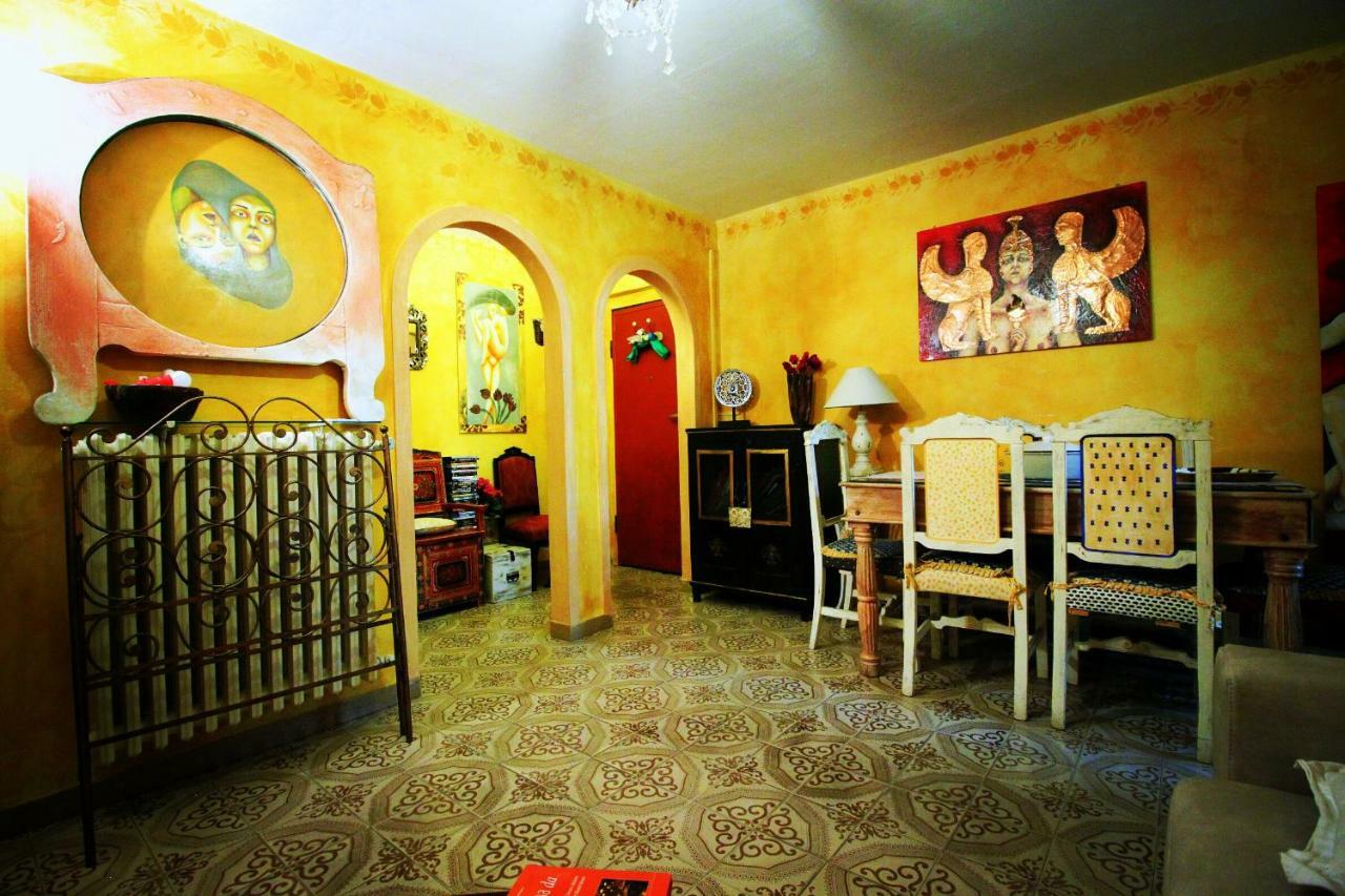 Hand Decorated House With Court Florenz Exterior foto