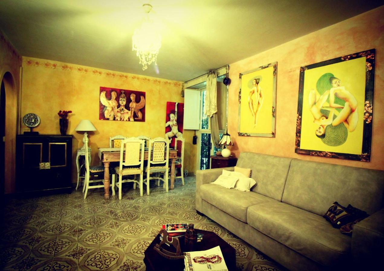 Hand Decorated House With Court Florenz Exterior foto